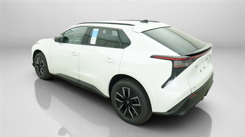 New 2026 Wind Chill Pearl Toyota XLE image 37