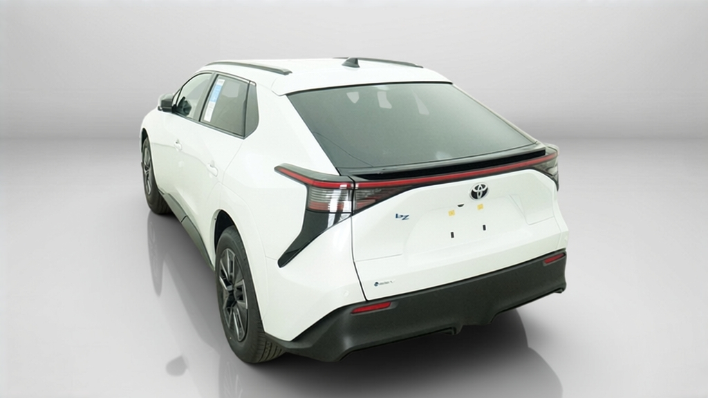 New 2026 Wind Chill Pearl Toyota XLE image 36