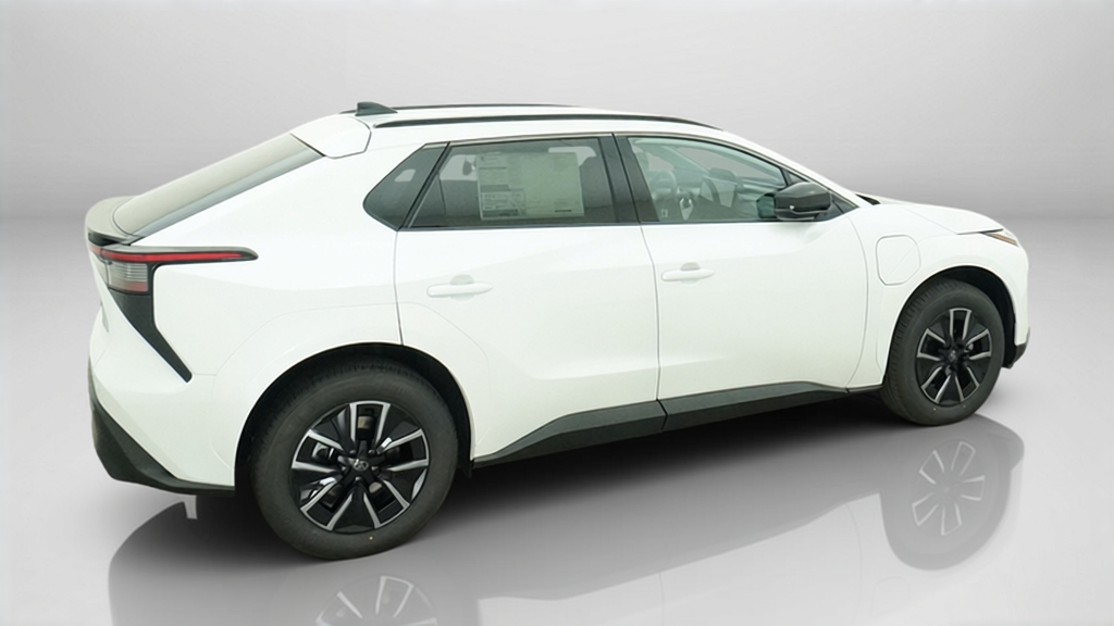 New 2026 Wind Chill Pearl Toyota XLE image 31