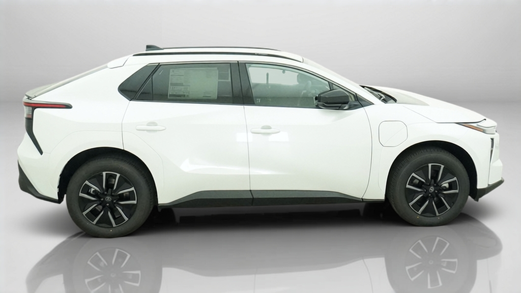 New 2026 Wind Chill Pearl Toyota XLE image 30