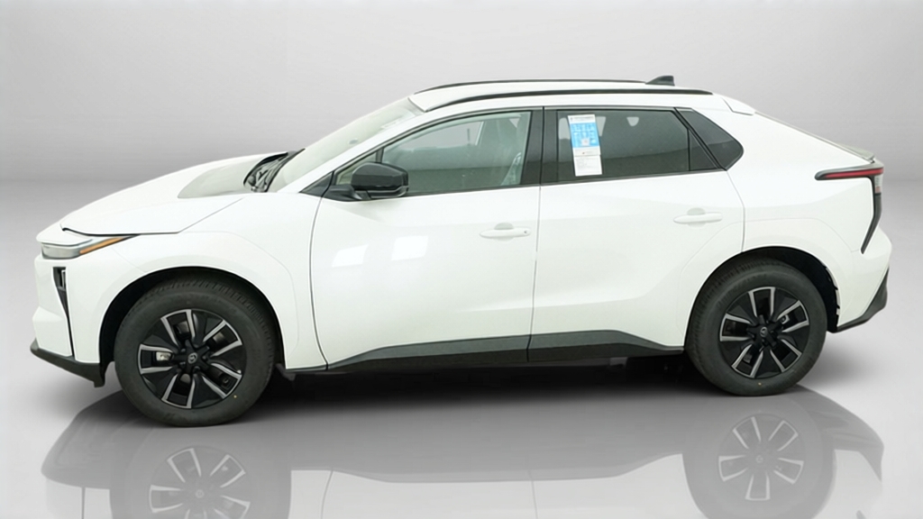 New 2026 Wind Chill Pearl Toyota XLE image 25