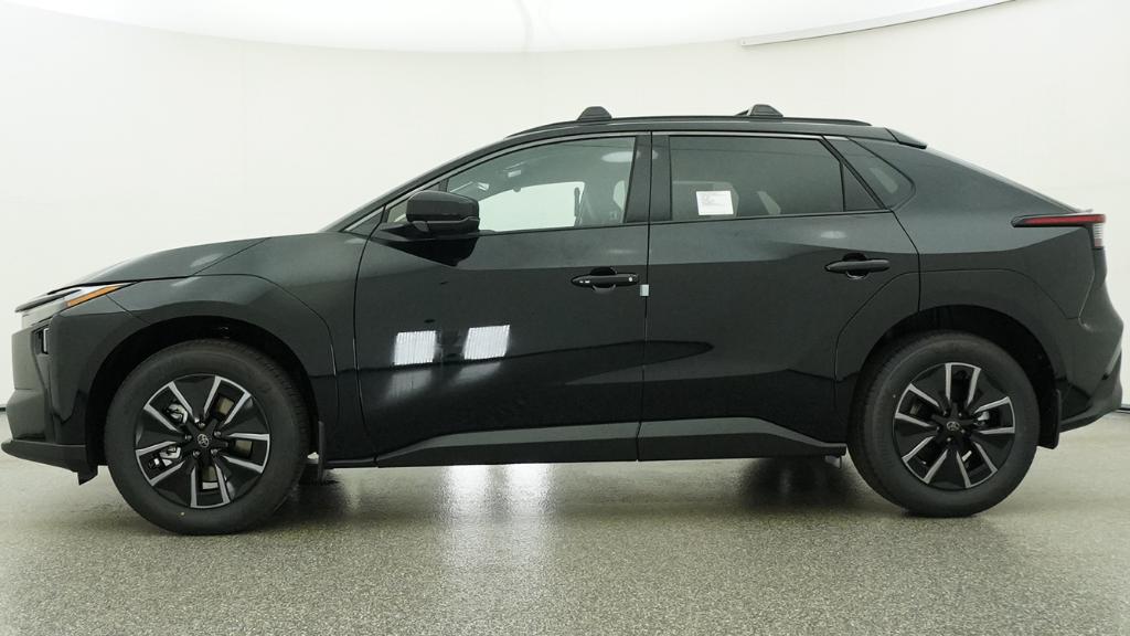 New 2026 Midnight Black Metallic Toyota  XLE image 38