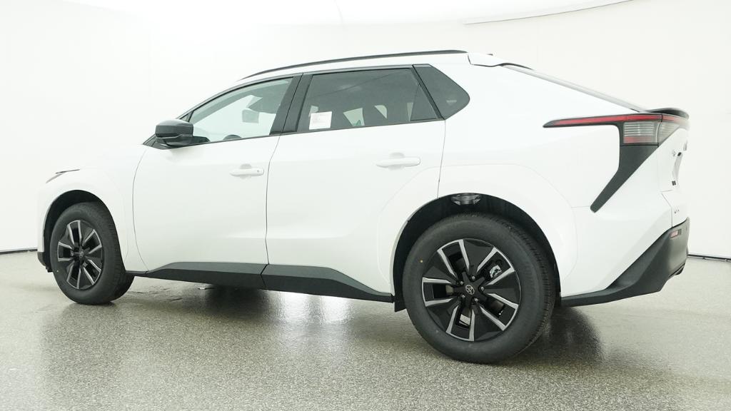 New 2026 Wind Chill Pearl <sup>1</sup> Toyota  XLE image 31