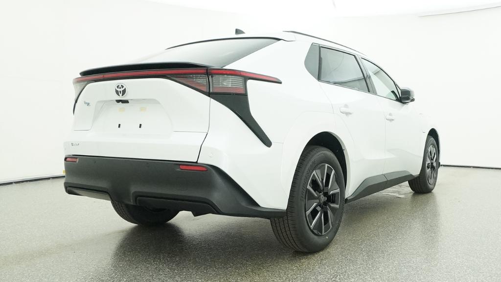 New 2026 Wind Chill Pearl <sup>1</sup> Toyota  XLE image 30