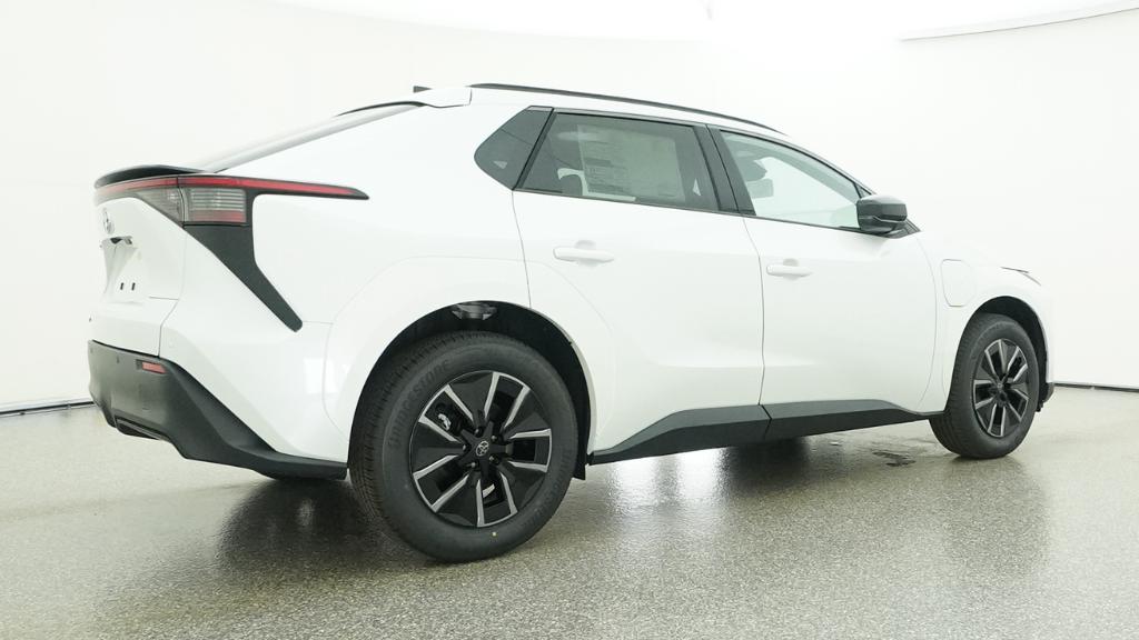 New 2026 Wind Chill Pearl <sup>1</sup> Toyota  XLE image 32