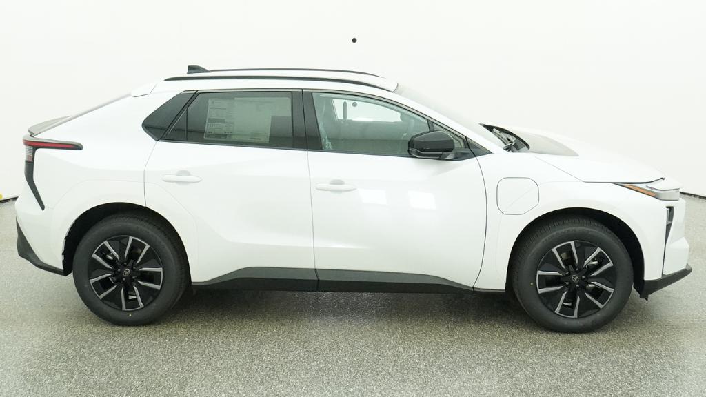 New 2026 Wind Chill Pearl <sup>1</sup> Toyota  XLE image 23