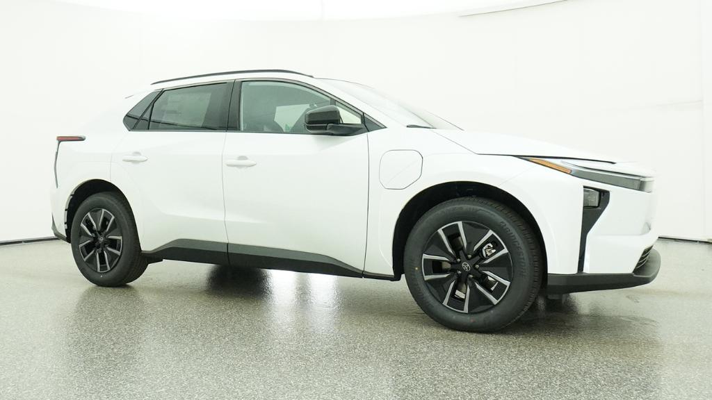 New 2026 Wind Chill Pearl <sup>1</sup> Toyota  XLE image 25
