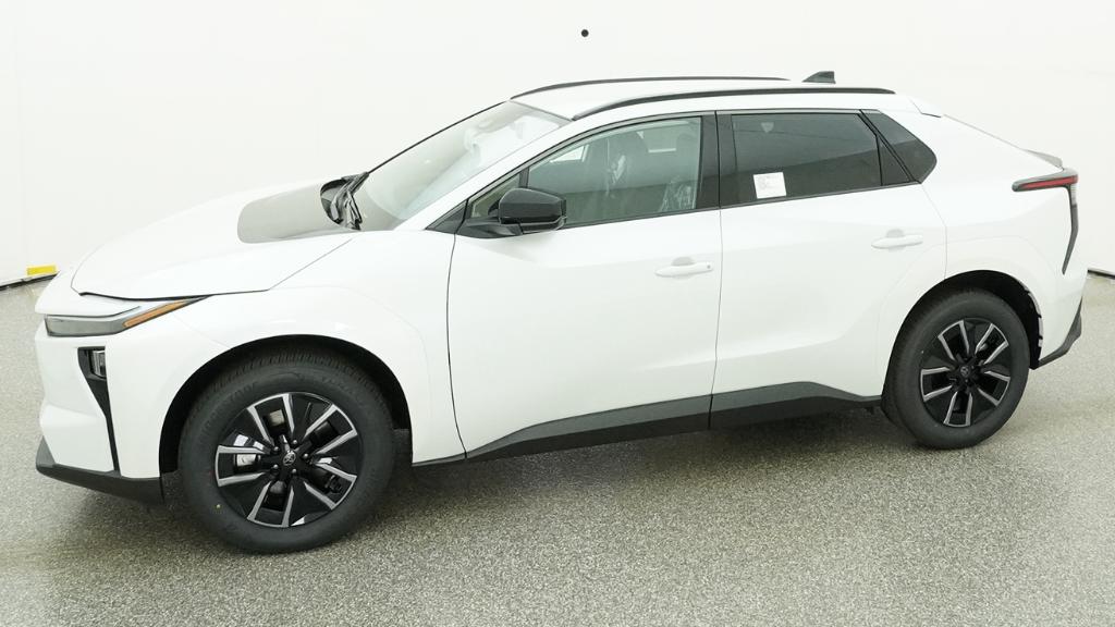 New 2026 Wind Chill Pearl <sup>1</sup> Toyota  XLE image 28