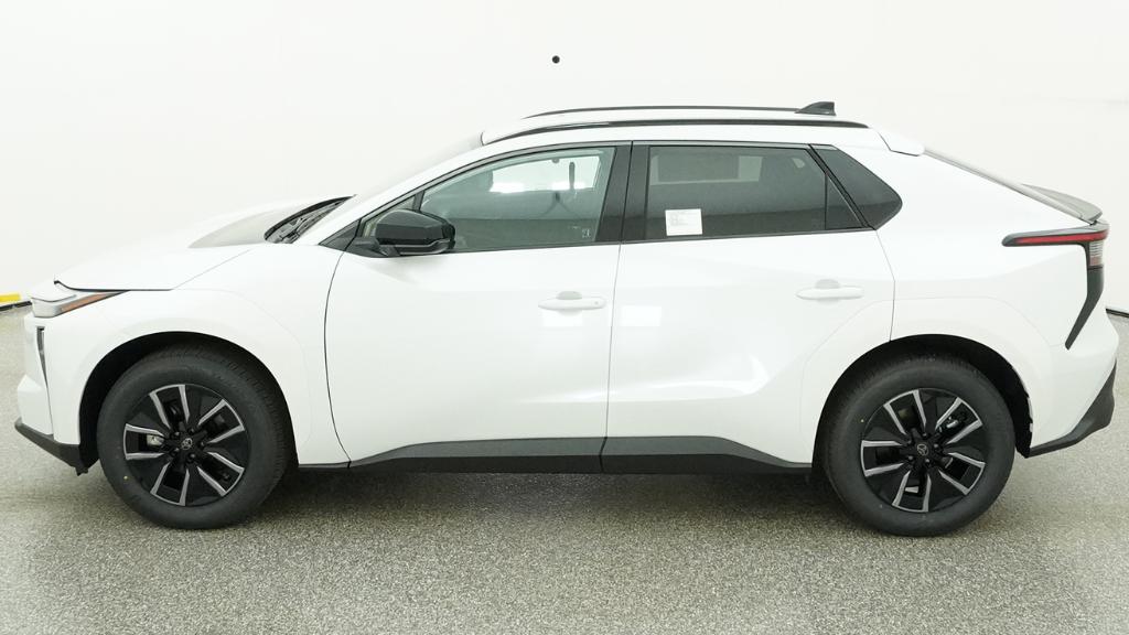 New 2026 Wind Chill Pearl <sup>1</sup> Toyota  XLE image 40