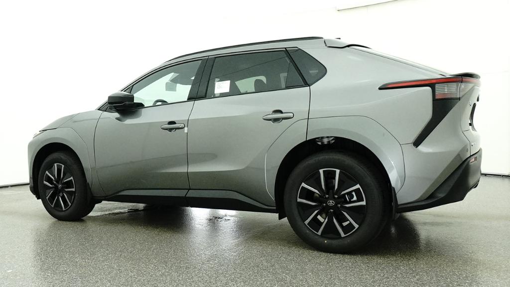 New 2026 Heavy Metal <sup>1</sup> Toyota  XLE image 6