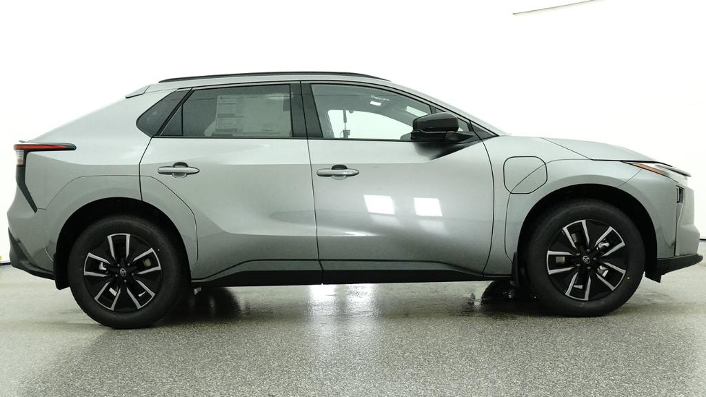 New 2026 Heavy Metal <sup>1</sup> Toyota  XLE image 18