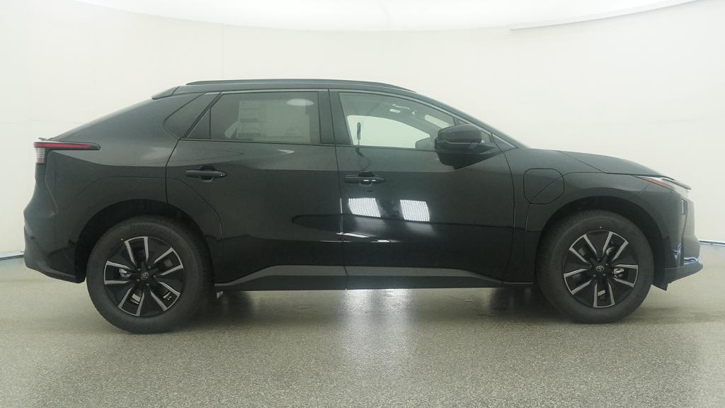 New 2026 Midnight Black Metallic Toyota XLE image 33