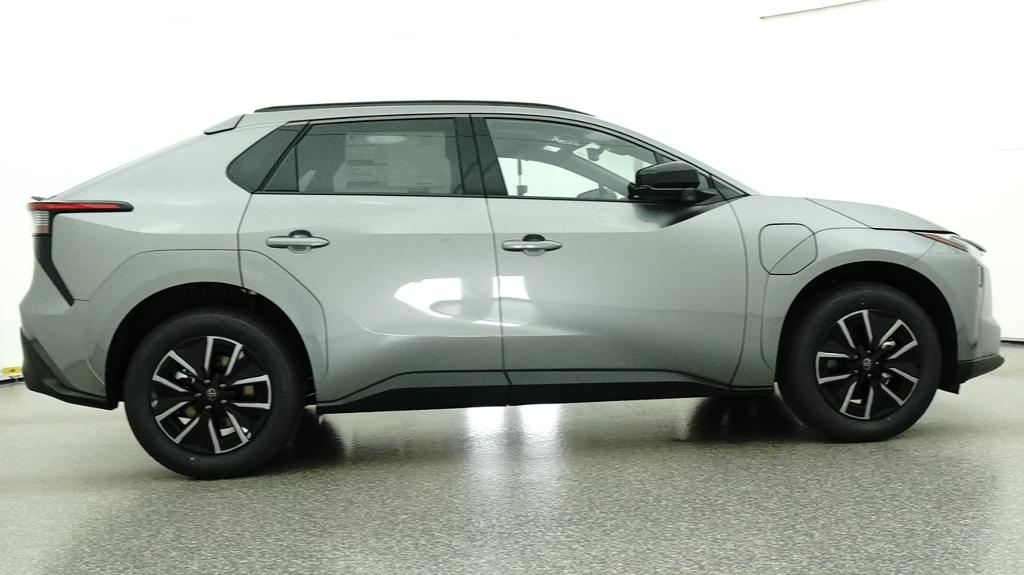 New 2026 Heavy Metal <sup>1</sup> Toyota  XLE image 32