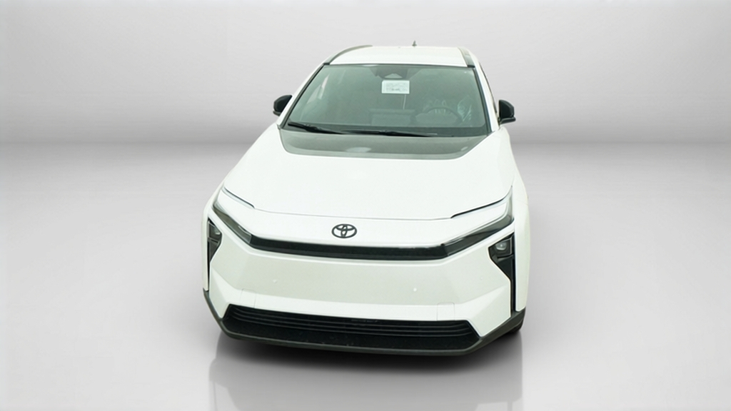 New 2026 Wind Chill Pearl <sup>1</sup> Toyota  XLE image 91