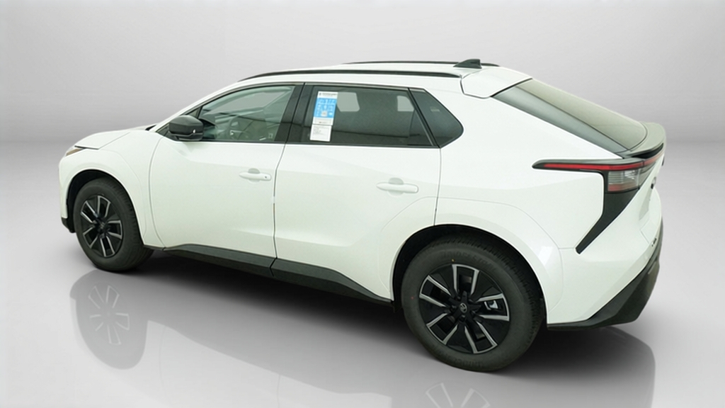 New 2026 Wind Chill Pearl <sup>1</sup> Toyota  XLE image 90