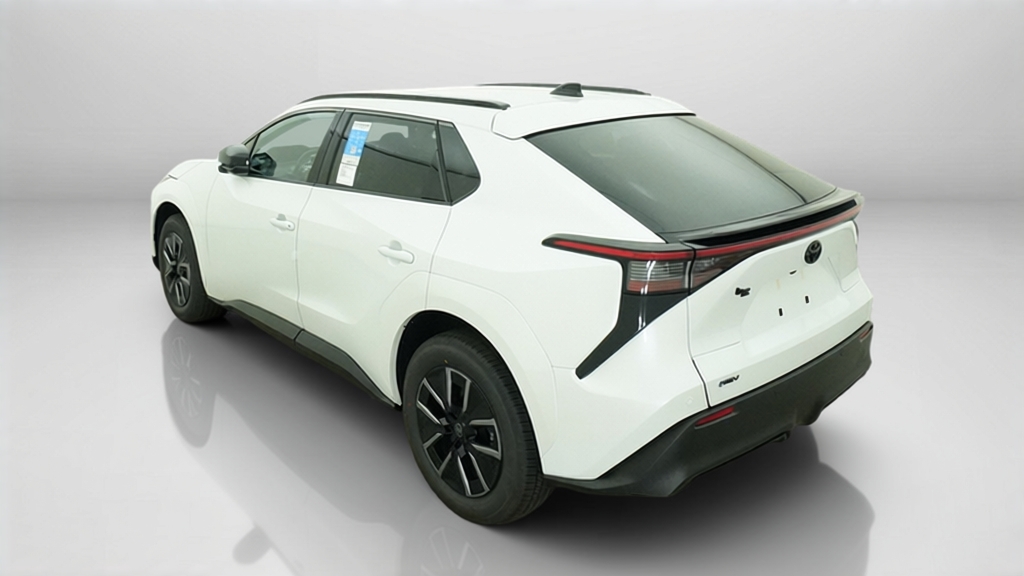 New 2026 Wind Chill Pearl <sup>1</sup> Toyota  XLE image 89