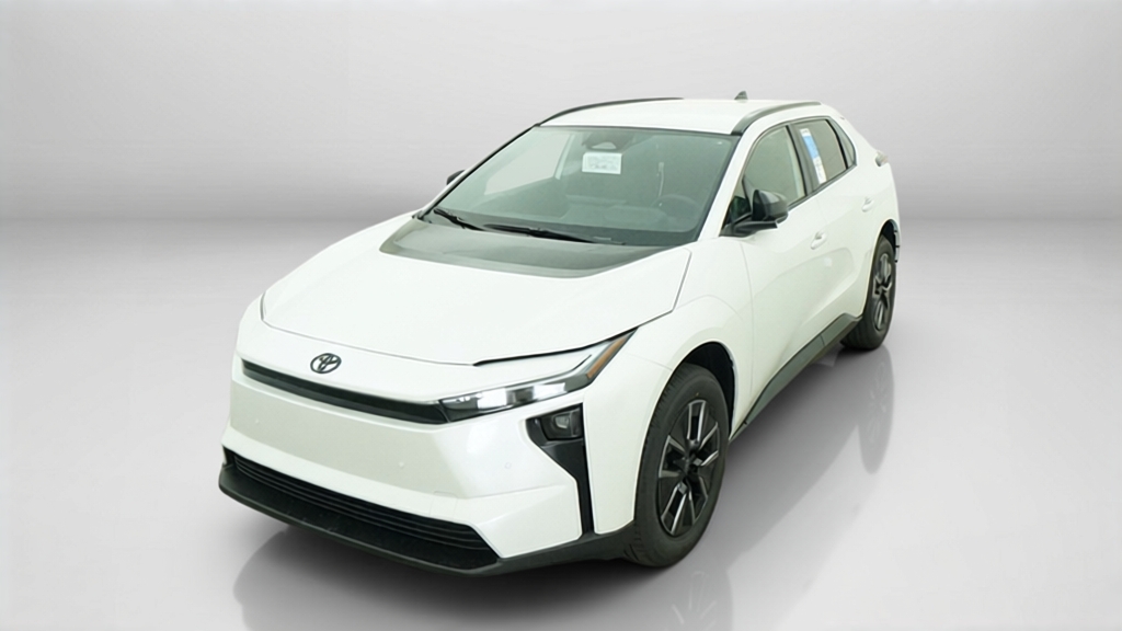 New 2026 Wind Chill Pearl <sup>1</sup> Toyota  XLE image 85