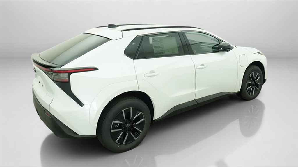 New 2026 Wind Chill Pearl <sup>1</sup> Toyota  XLE image 84