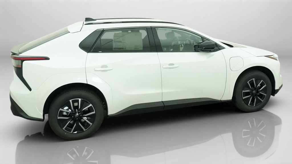 New 2026 Wind Chill Pearl <sup>1</sup> Toyota  XLE image 83