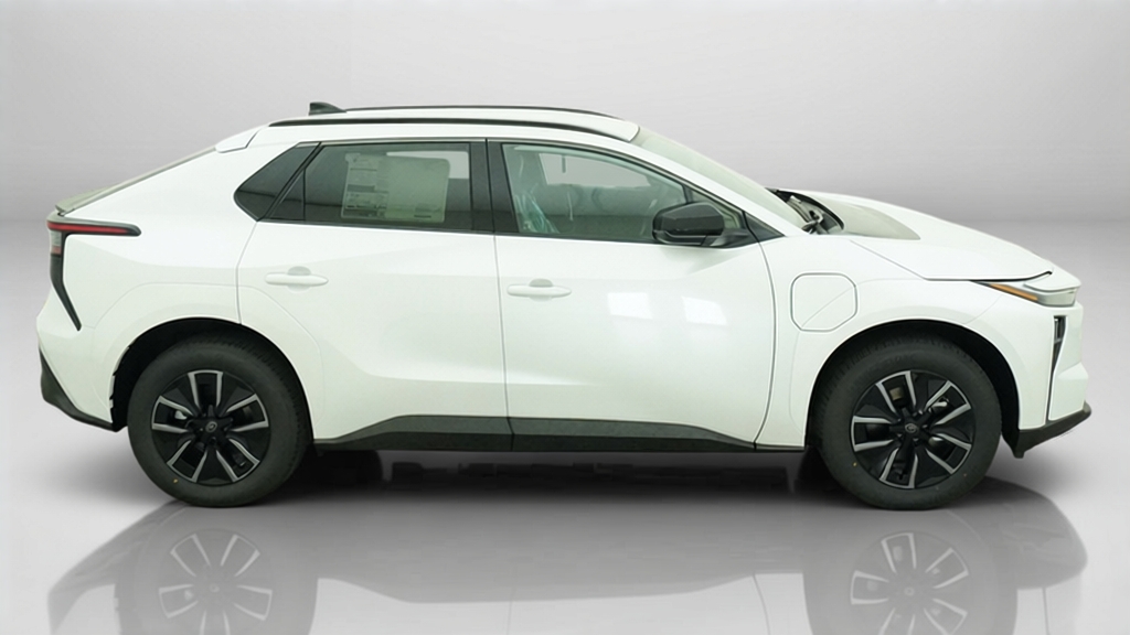 New 2026 Wind Chill Pearl <sup>1</sup> Toyota  XLE image 82