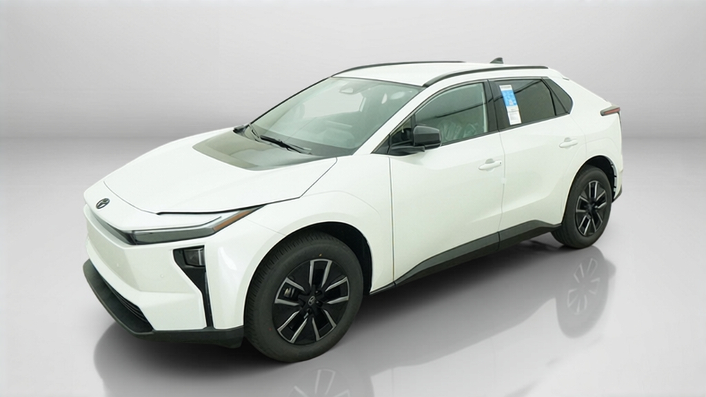 New 2026 Wind Chill Pearl <sup>1</sup> Toyota  XLE image 76