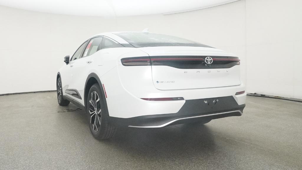 2026 Toyota Crown XLE - Photo 45