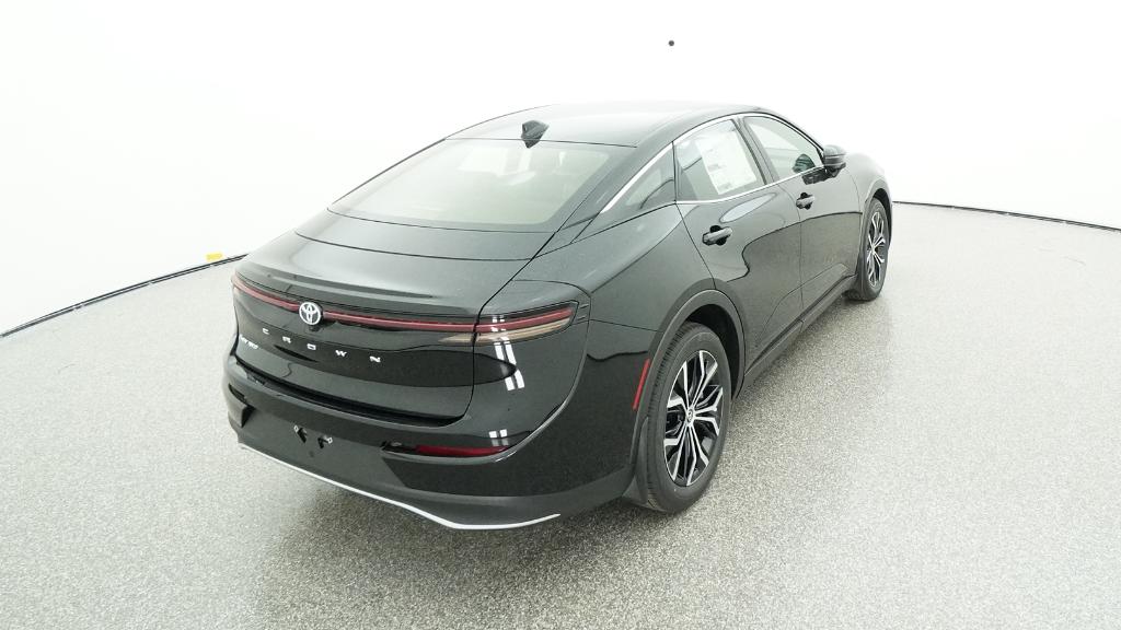 2026 Toyota Crown XLE photo 4