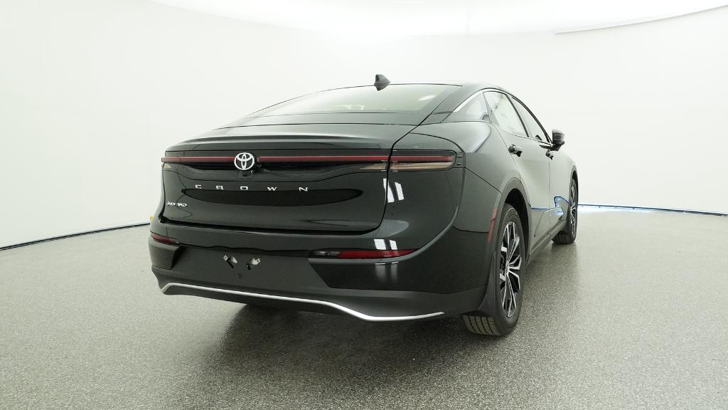 2026 Toyota Crown XLE photo 3