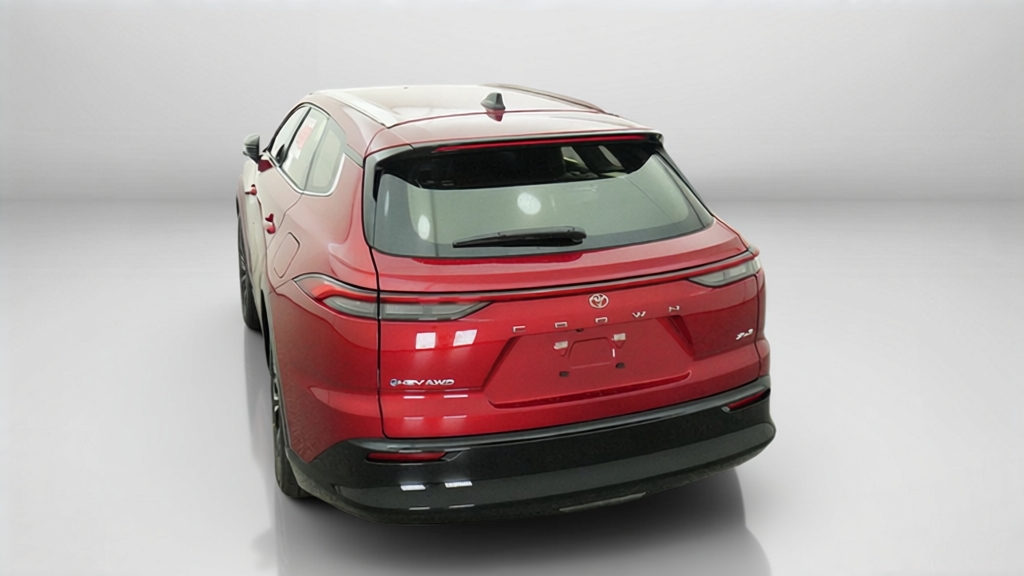 2026 Toyota Crown Signia XLE SUV Slide 6