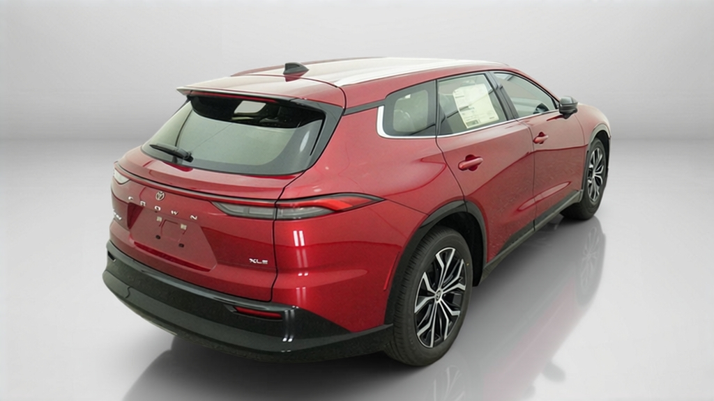 2026 Toyota Crown Signia XLE SUV Slide 8