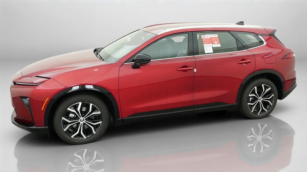 2026 Toyota Crown Signia XLE SUV Slide 2