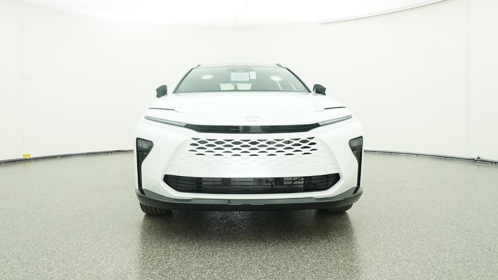 2025 Toyota Crown Signia Limited photo 3