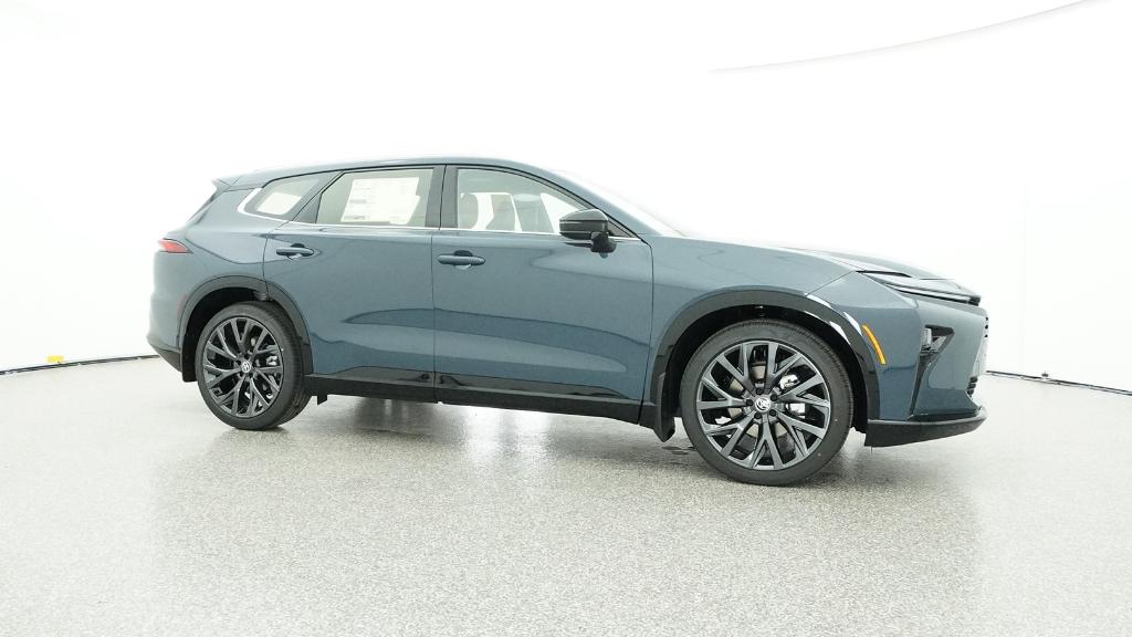 2025 Toyota Crown Signia Limited photo 4