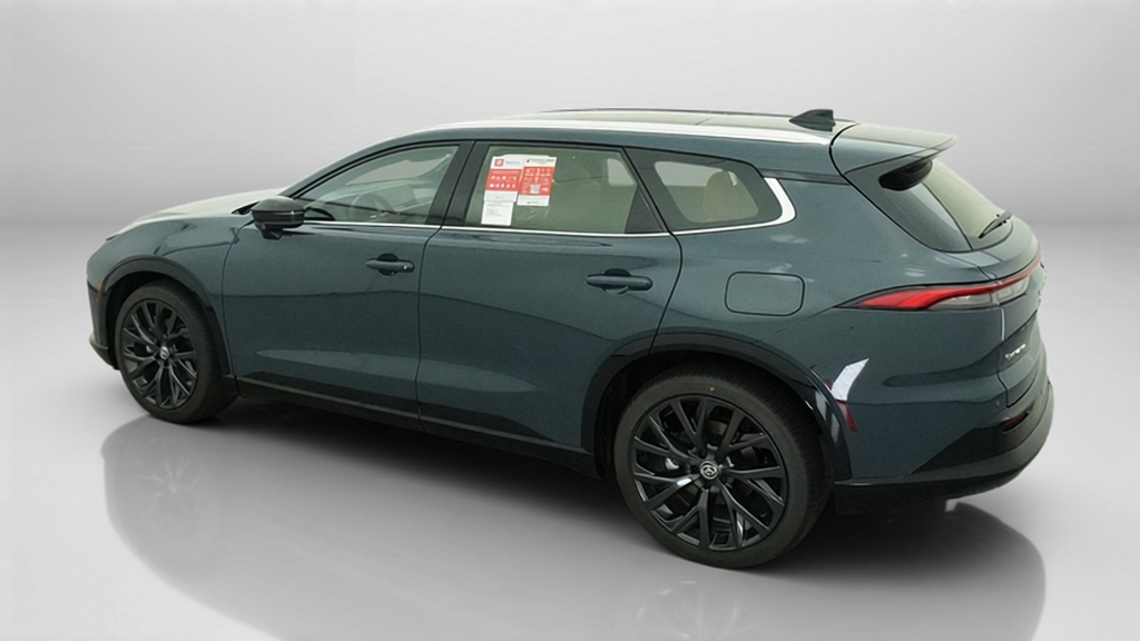 2026 Toyota Crown Signia LIMITED SUV Slide 4