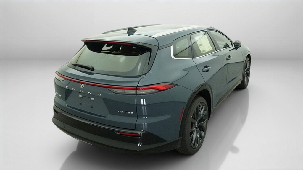 2026 Toyota Crown Signia LIMITED SUV Slide 8