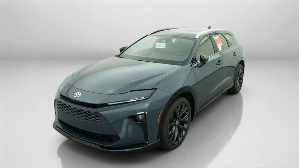 2026 Toyota Crown Signia LIMITED SUV Slide 1