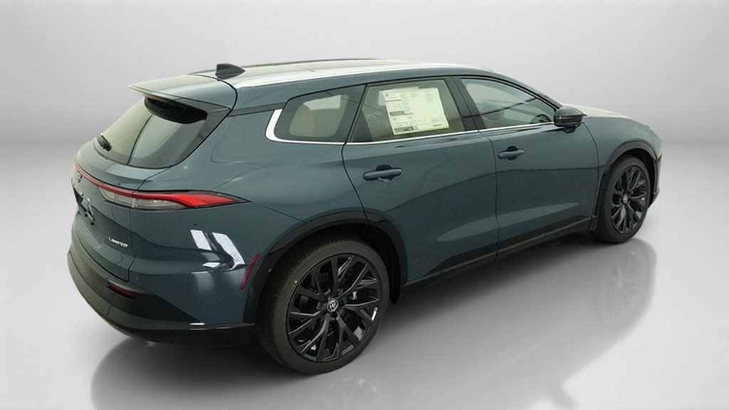 2026 Toyota Crown Signia LIMITED SUV Slide 9