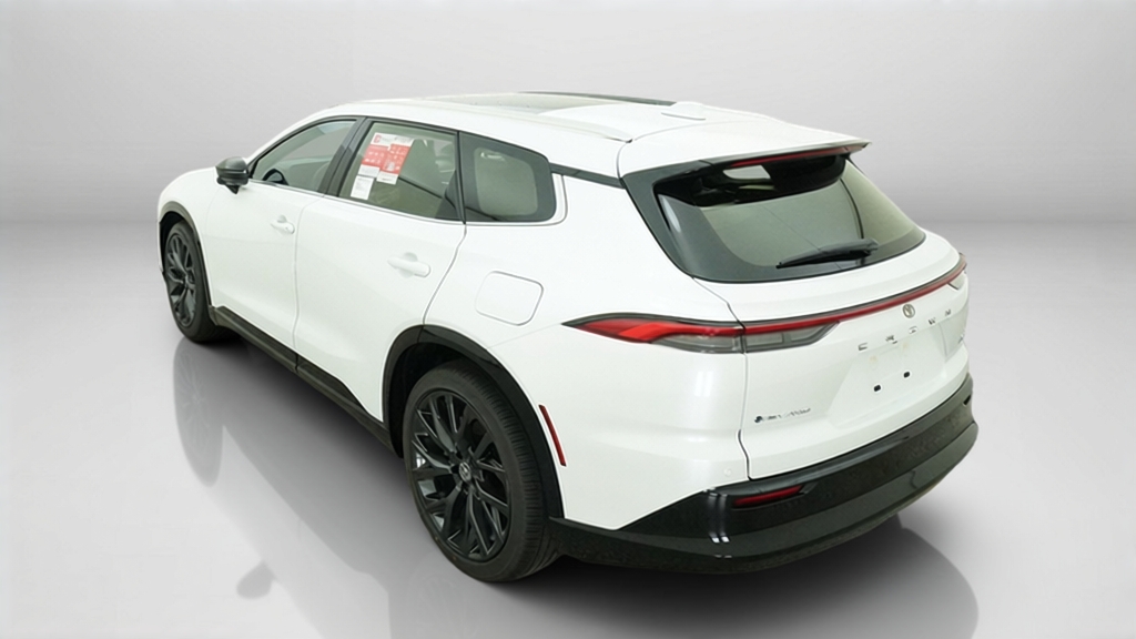 2026 Toyota Crown Signia LIMITED SUV Slide 6