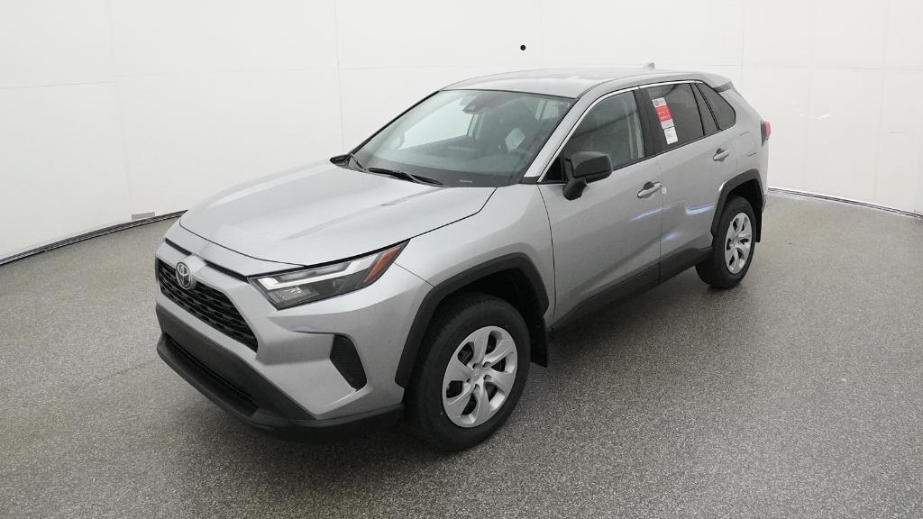 2025 Toyota RAV4 LE's photo