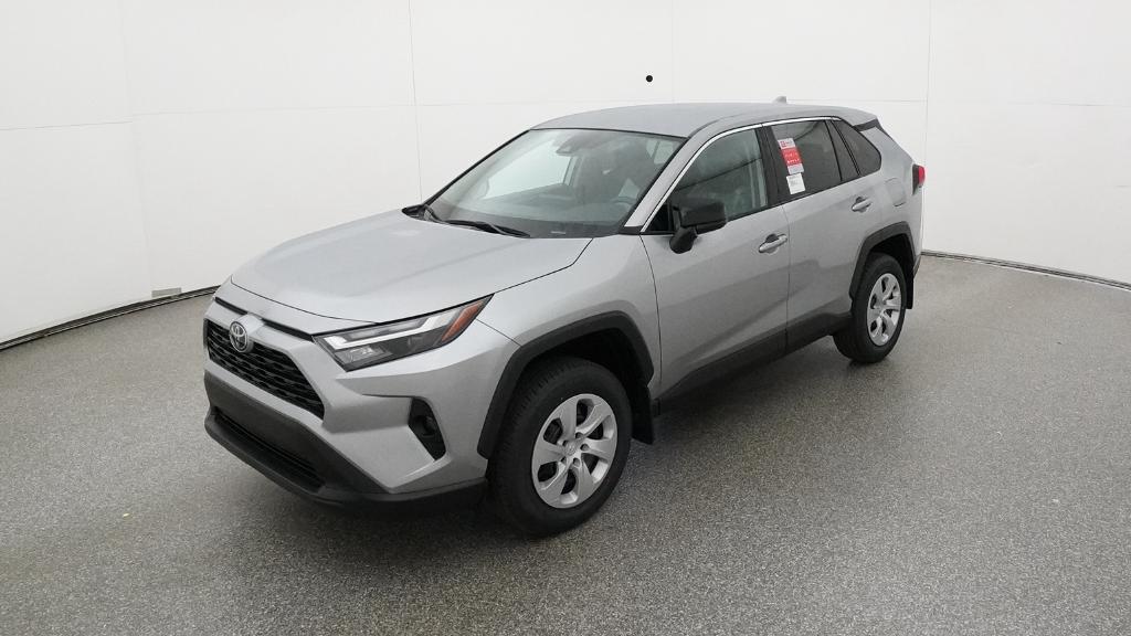 2025 Toyota RAV4 LE's photo