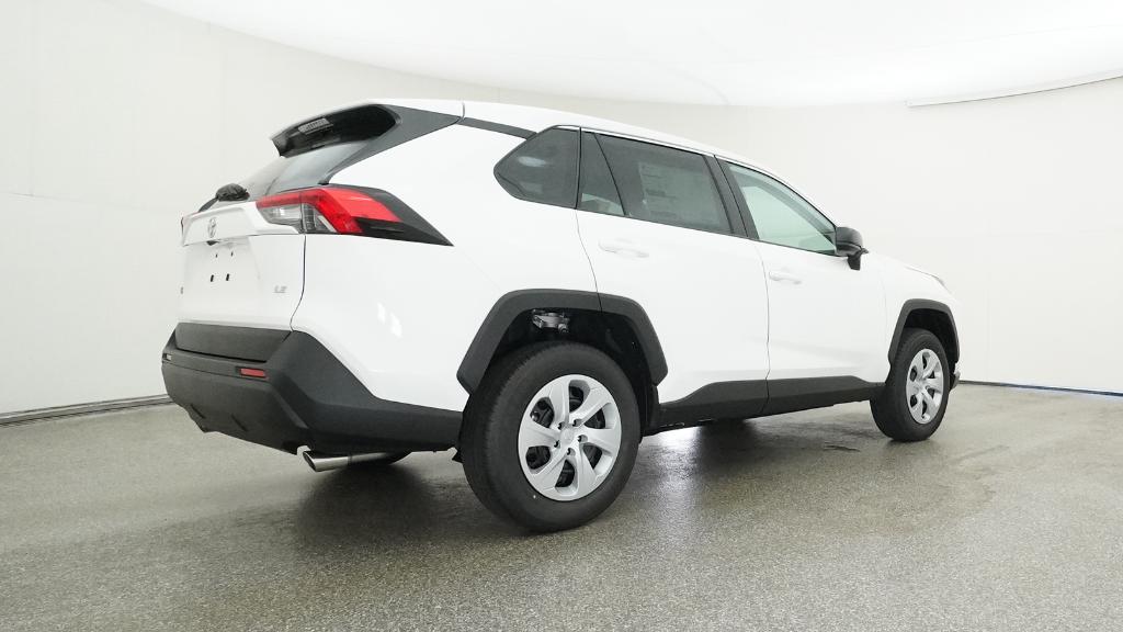 2025 Toyota RAV4 LE photo 18
