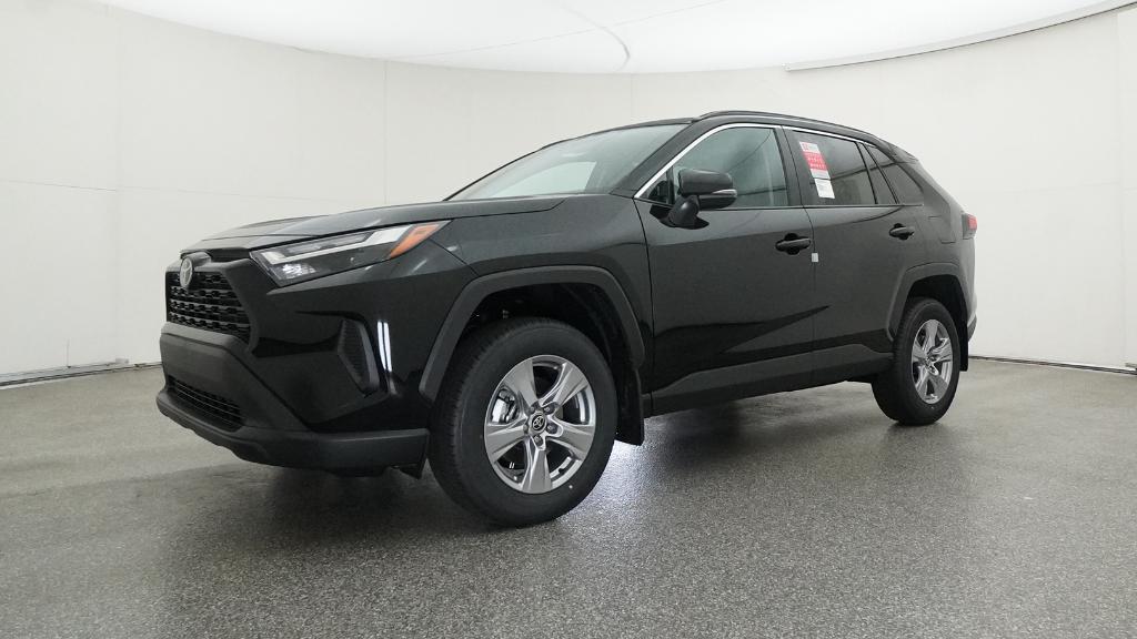 2025 Toyota RAV4 XLE photo 2