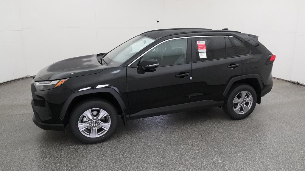 2025 Toyota RAV4 XLE photo 3