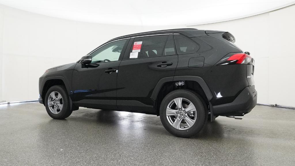 2025 Toyota RAV4 XLE photo 12