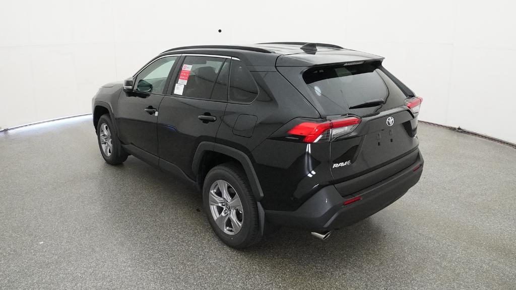 2025 Toyota RAV4 XLE photo 13