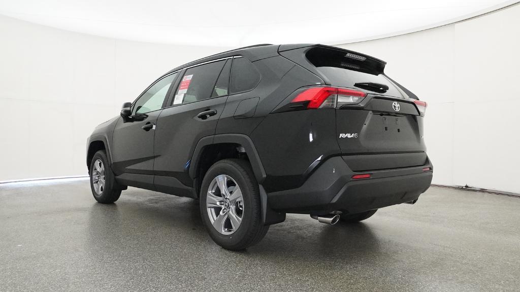 2025 Toyota RAV4 XLE photo 14