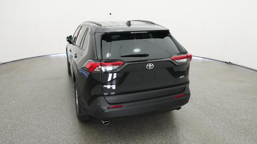 2025 Toyota RAV4 XLE photo 16