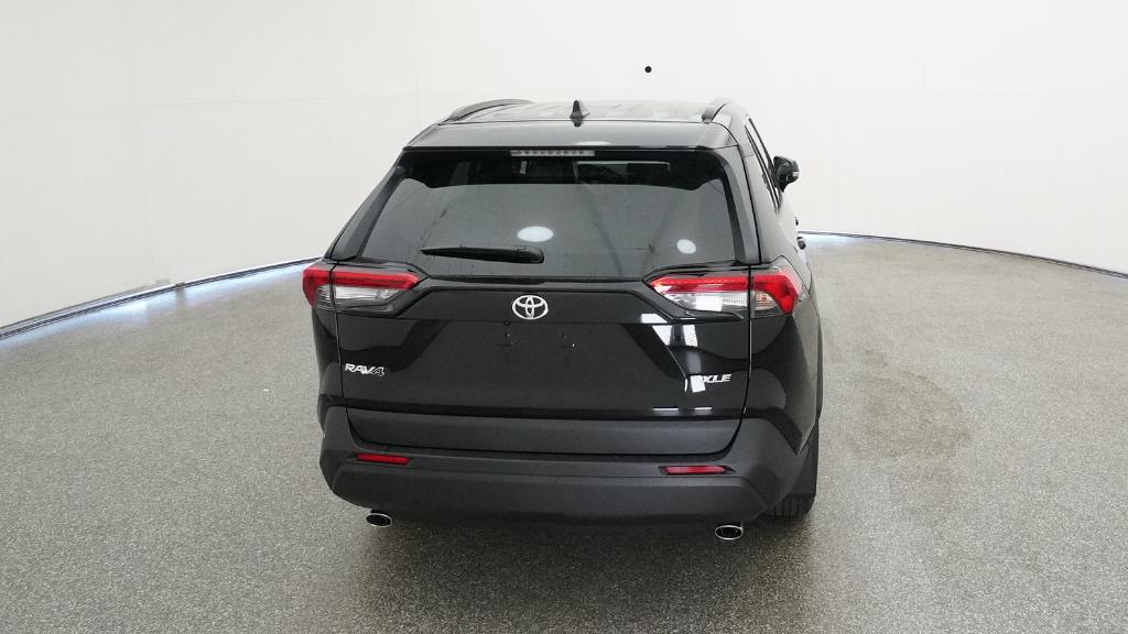 2025 Toyota RAV4 XLE photo 18