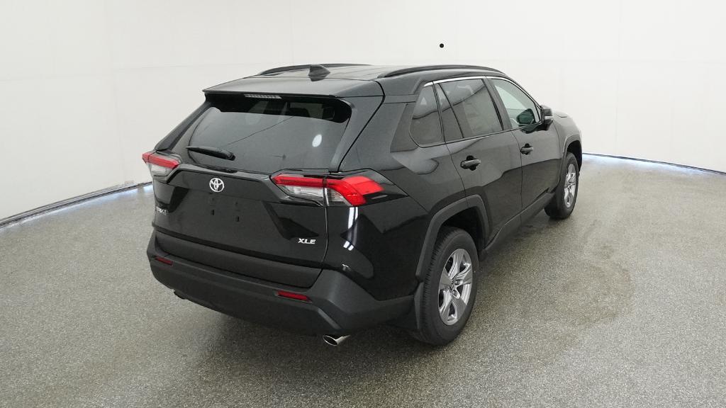 2025 Toyota RAV4 XLE photo 19