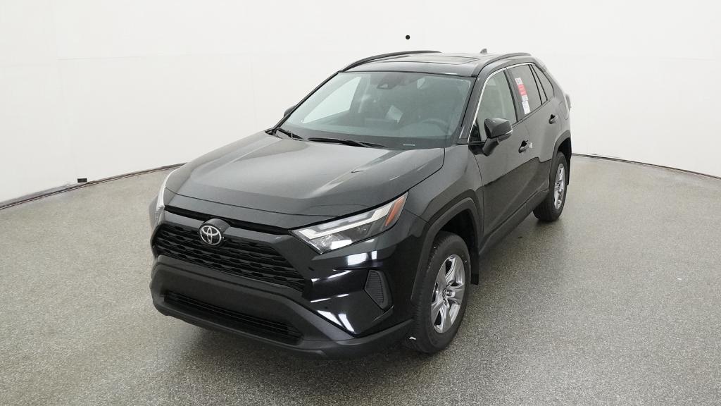 2025 Toyota RAV4 XLE photo 5